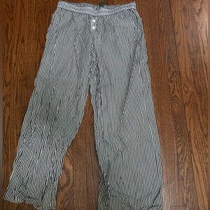 Wild flable white and grey striped trousers